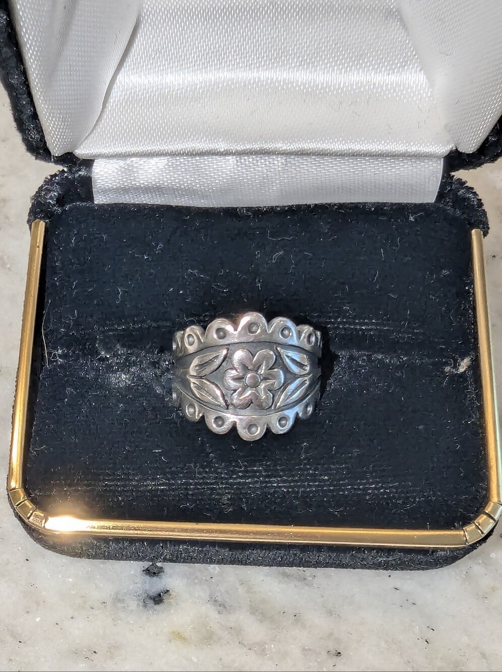 James Avery Retired 1993 Festive Flower Ring